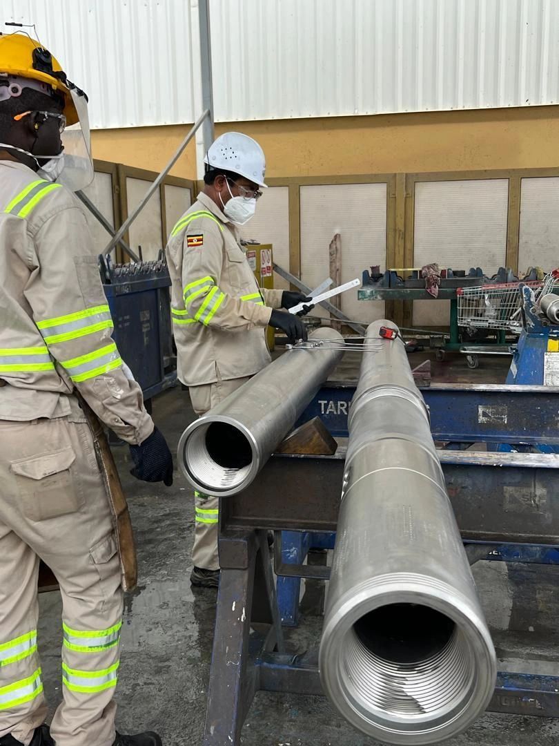 SCL technicians inspecting a drill pipe on the inspection rack